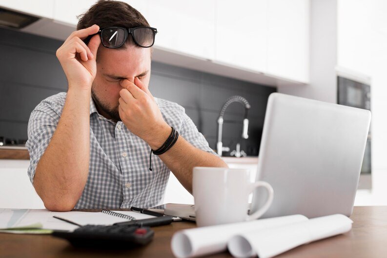 The Impact of 10 Hours of Screen Time on Your Eyes and How to Protect Them